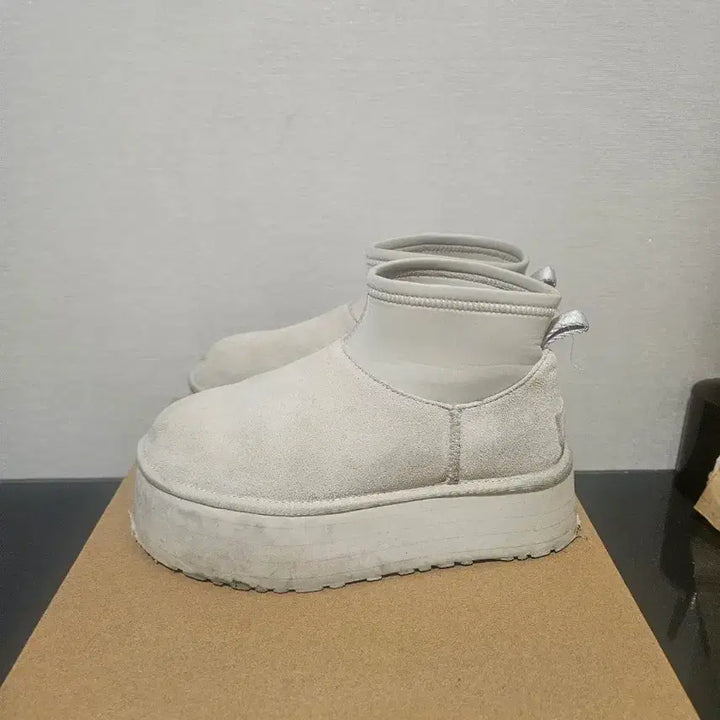[BUNJANG] UGG White Boots 230 / (정품) ugg 어그 화이트 230