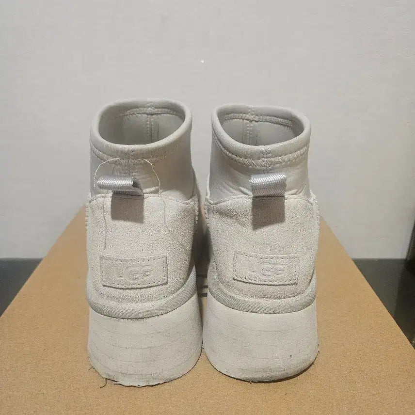[BUNJANG] UGG White Boots 230 / (정품) ugg 어그 화이트 230