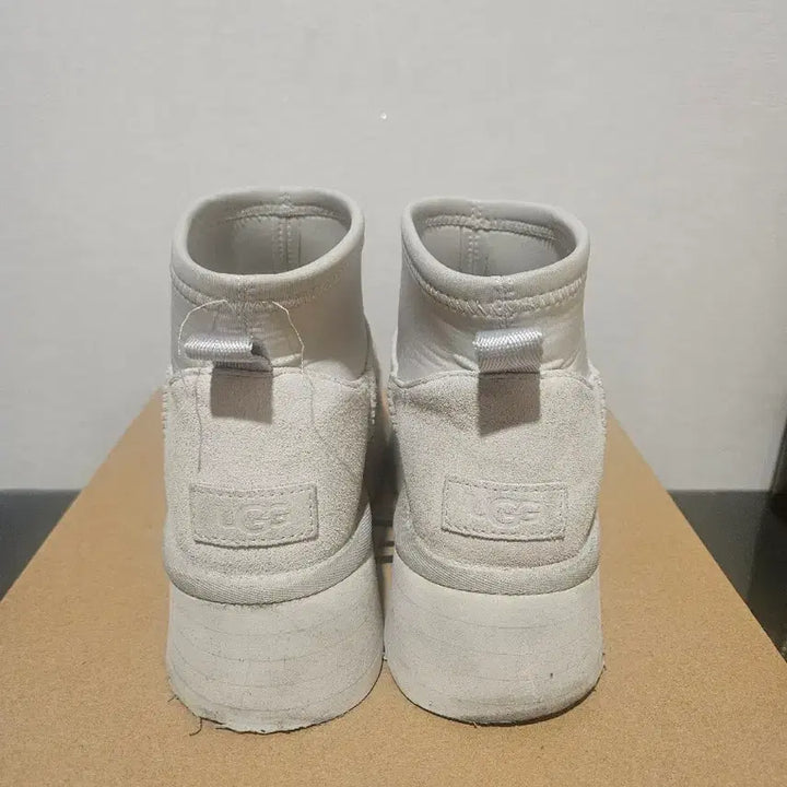 [BUNJANG] UGG White Boots 230 / (정품) ugg 어그 화이트 230