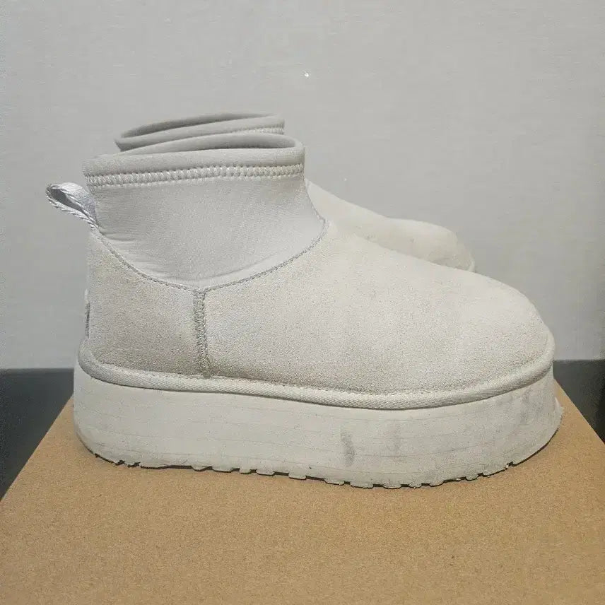 [BUNJANG] UGG White Boots 230 / (정품) ugg 어그 화이트 230
