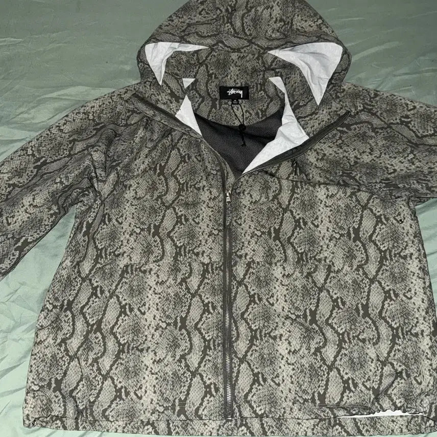 [BUNJANG] Stussy Snake Print Nylon Jacket / 스투시 비치 쉘 스네이크 프린트 나일론 자켓