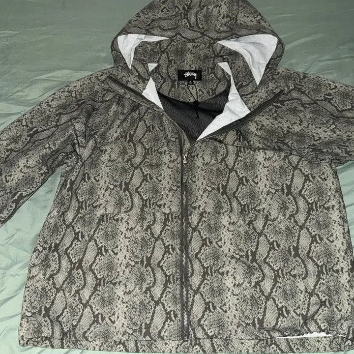 [BUNJANG] Stussy Snake Print Nylon Jacket / 스투시 비치 쉘 스네이크 프린트 나일론 자켓