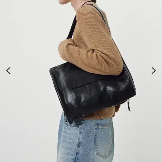 [BUNJANG] Toniq Wek Oil Pull-up Utility Bucket Bag / 토니웩 오일 풀업 유틸리티 버킷백