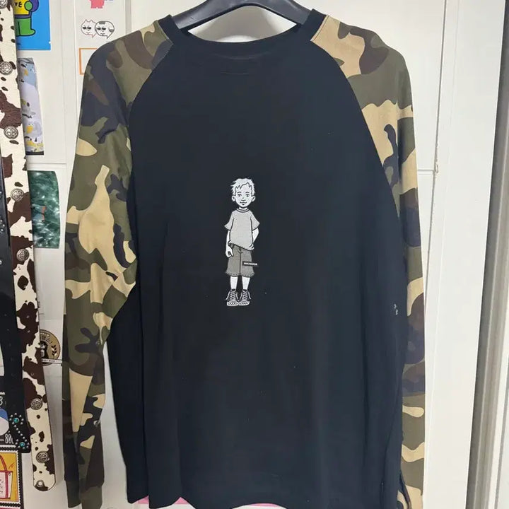 [BUNJANG] WeCanDoUs Black Long Sleeve T-Shirt with Camo Sleeves / 위캔더스 블랙 밀리터리 롱슬리브 티셔츠 + 카모 소매