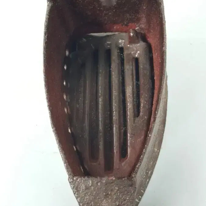 [BUNJANG] Antique Iron Chicken-Shaped Clothes Iron / 무쇠 닭 다리미