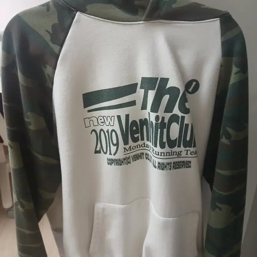 [SOLD OUT] VENHIT 벤힛 클럽 카모 배색 후드티