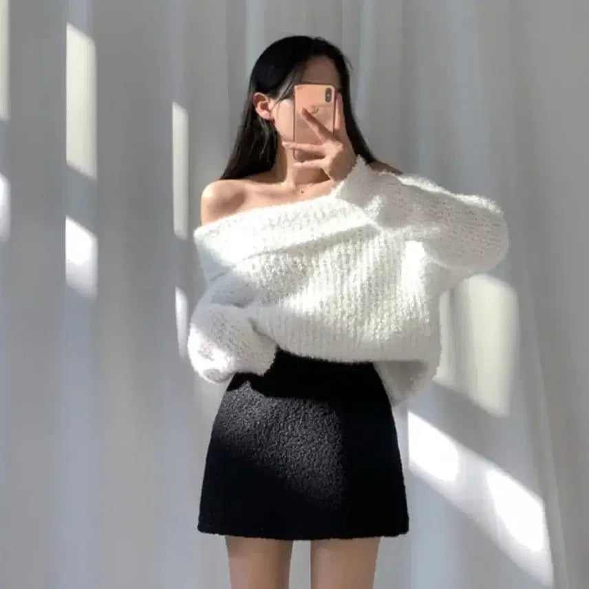 [BUNJANG] Ablie Loose Fit Off-Shoulder Angora Knit Top / 에이블리 루즈핏 오프숄더 니트