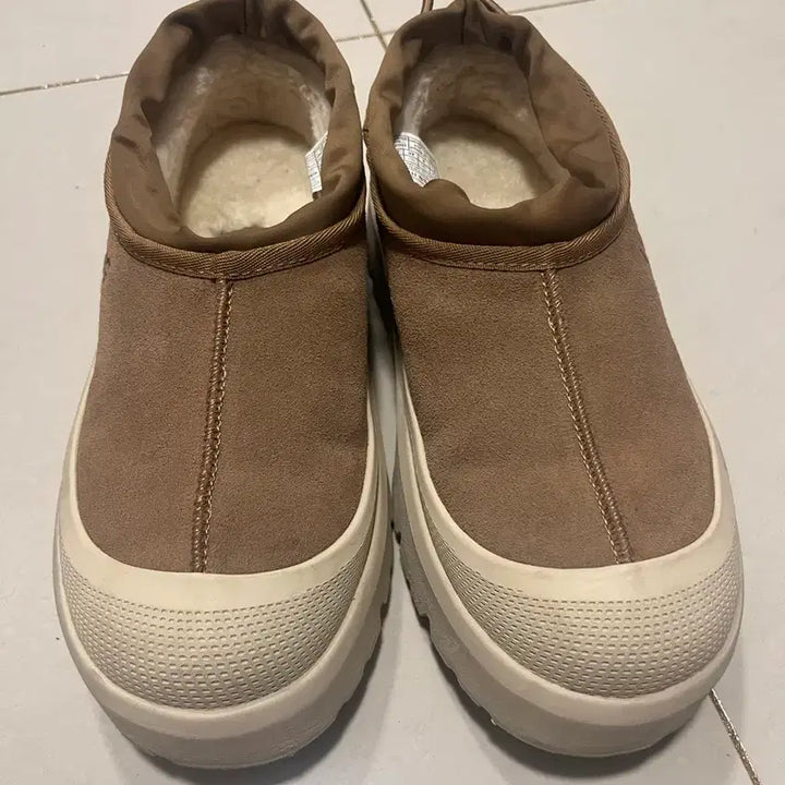 [BUNJANG] UGG Tasman Hybrid Boots (Size 250) / 어그 타스만 하이브리드 250사이즈