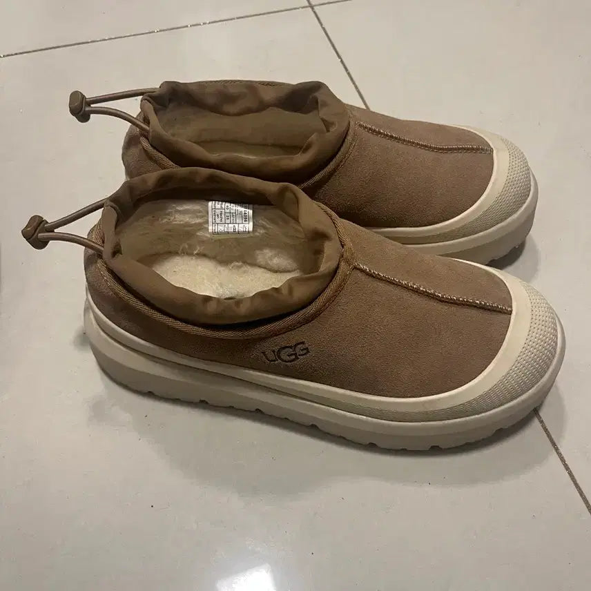 [BUNJANG] UGG Tasman Hybrid Boots (Size 250) / 어그 타스만 하이브리드 250사이즈