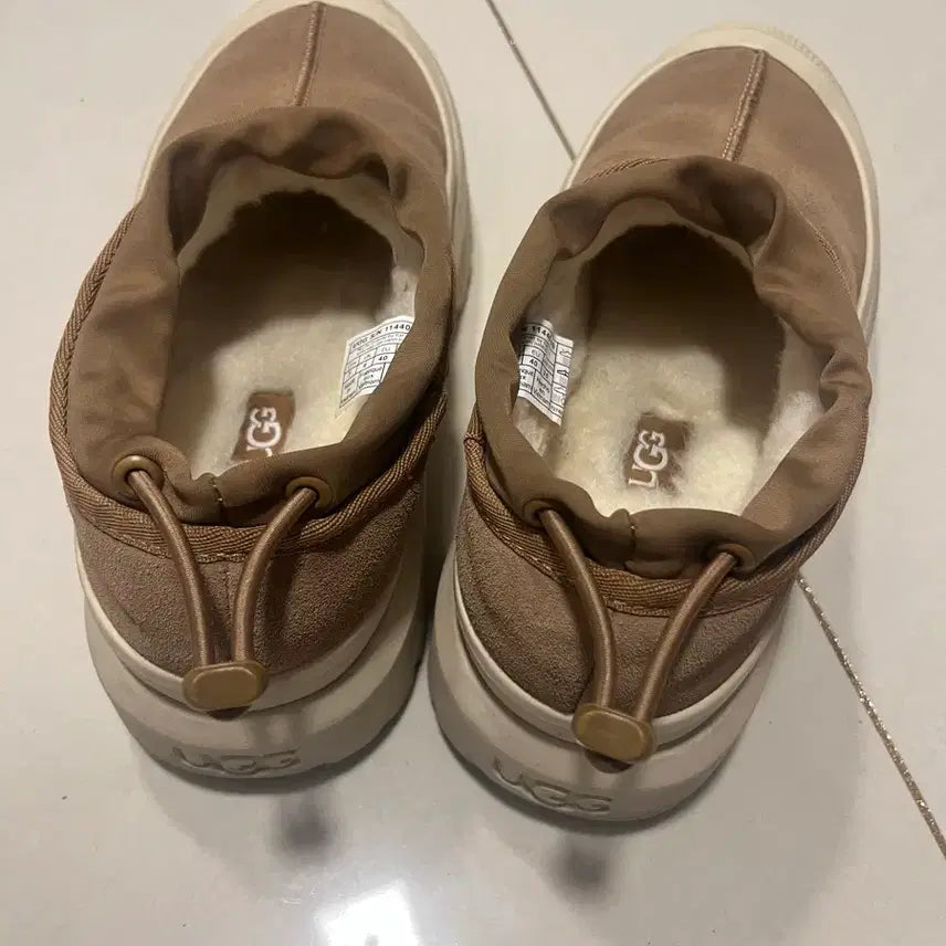 [BUNJANG] UGG Tasman Hybrid Boots (Size 250) / 어그 타스만 하이브리드 250사이즈