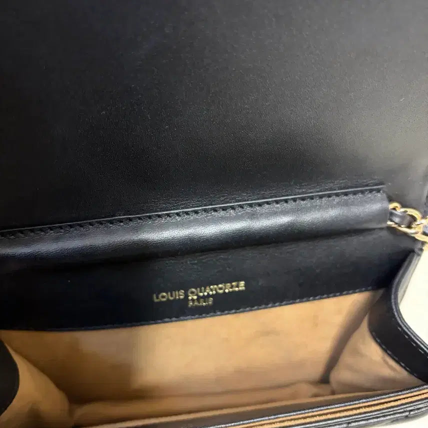 [BUNJANG] Louis Quatorze Quilted Chain Crossbody Bag / 루이까또즈 블랙 퀼팅 체인 크로스백