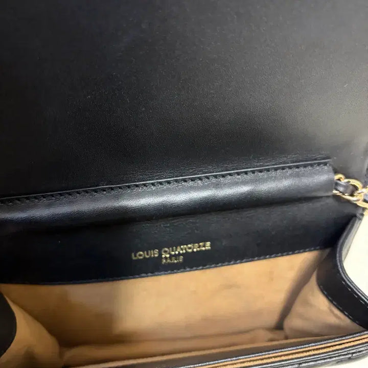 [BUNJANG] Louis Quatorze Quilted Chain Crossbody Bag / 루이까또즈 블랙 퀼팅 체인 크로스백