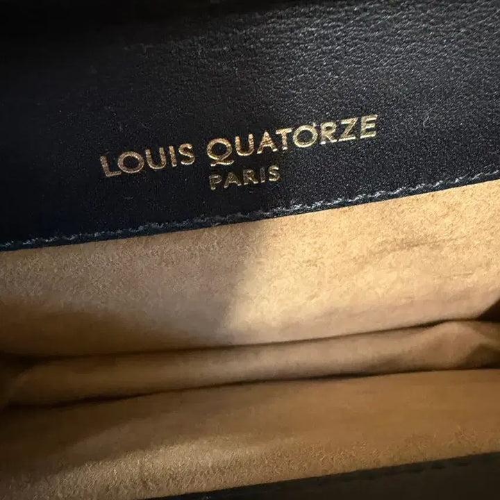 [BUNJANG] Louis Quatorze Quilted Chain Crossbody Bag / 루이까또즈 블랙 퀼팅 체인 크로스백
