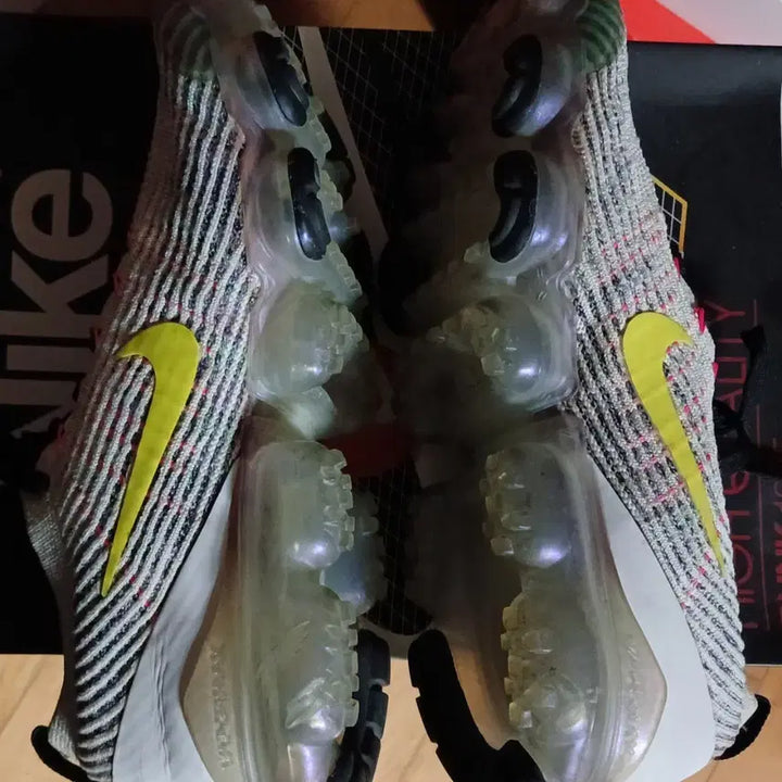 [BUNJANG] Nike Vapormax Flyknit 3 White Yellow Sneakers / 나이키 베이퍼맥스 플라이니트3 화이트옐로우