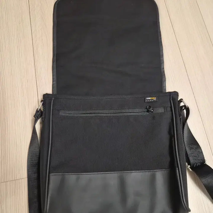 [BUNJANG] thisisneverthat Crossbody Bag / 디스이즈네버댓 크로스백