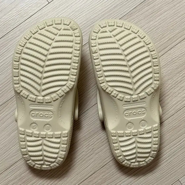 [BUNJANG] Crocs Classic W8 Sandals / 크록스 클래식 w8