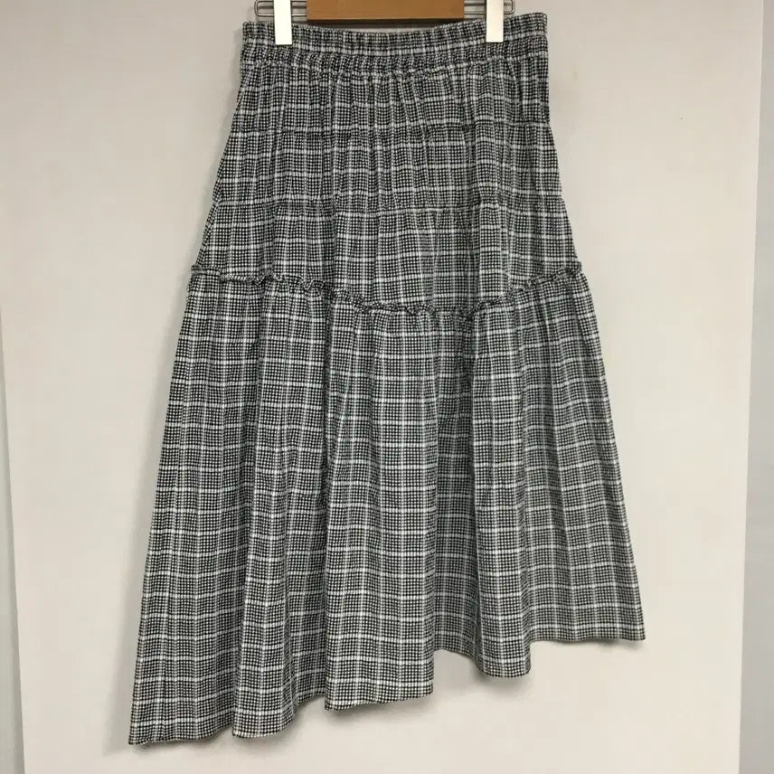 [BUNJANG] Lucky Chouette Seersucker Asymmetric Midi Skirt / 23 럭키슈에뜨 시어서커 밴딩 언발 스커트 38