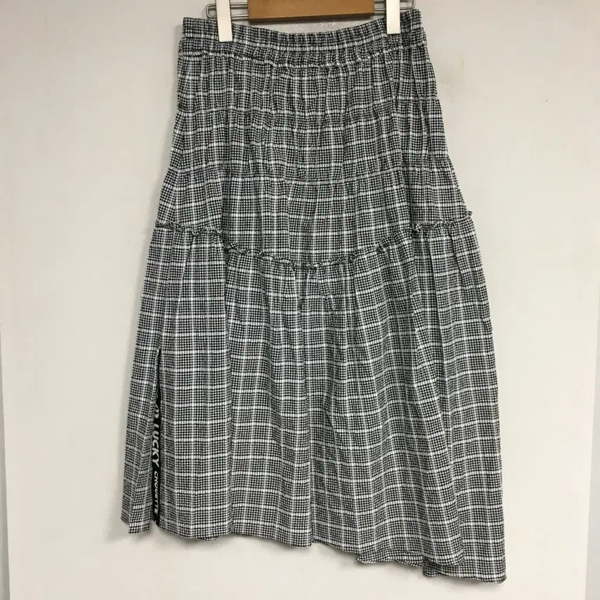 [BUNJANG] Lucky Chouette Seersucker Asymmetric Midi Skirt / 23 럭키슈에뜨 시어서커 밴딩 언발 스커트 38