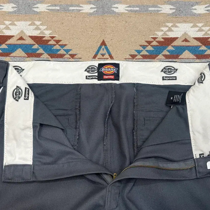 [BUNJANG] Supreme x Dickies 874 Stripe Work Pants Charcoal / [34] 슈프림 x 디키즈 스트라이프 874 워크 팬츠 차콜