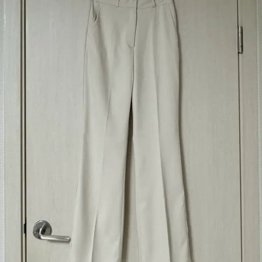 [BUNJANG] Reine Semi-Bootcut Creamy Beige Slacks (S) / (택o) 렌느 reine 세미부츠컷 크리미베이지 슬랙스 S