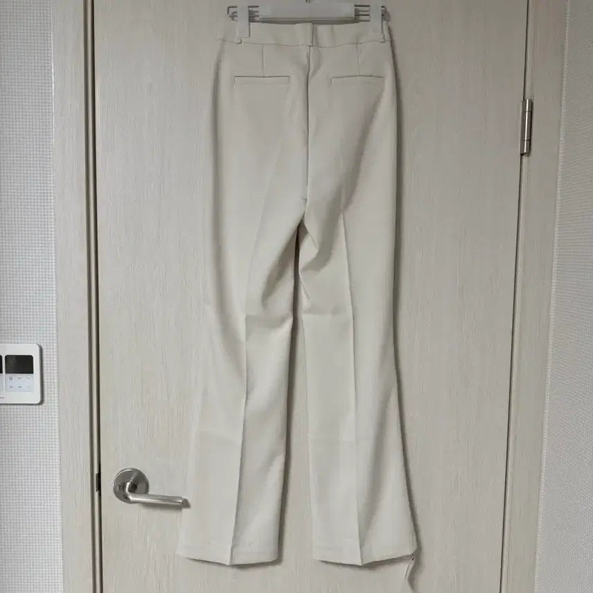 [BUNJANG] Reine Semi-Bootcut Creamy Beige Slacks (S) / (택o) 렌느 reine 세미부츠컷 크리미베이지 슬랙스 S