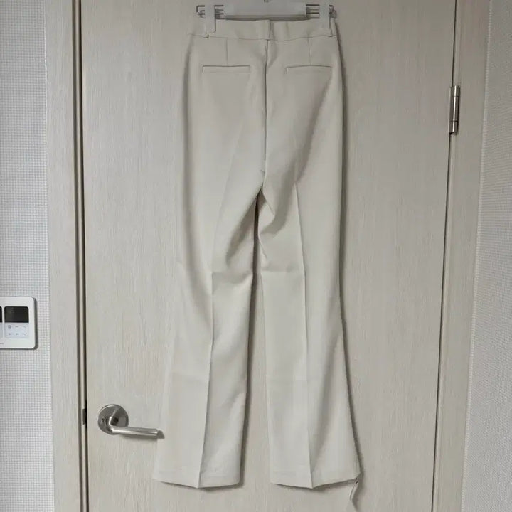 [BUNJANG] Reine Semi-Bootcut Creamy Beige Slacks (S) / (택o) 렌느 reine 세미부츠컷 크리미베이지 슬랙스 S
