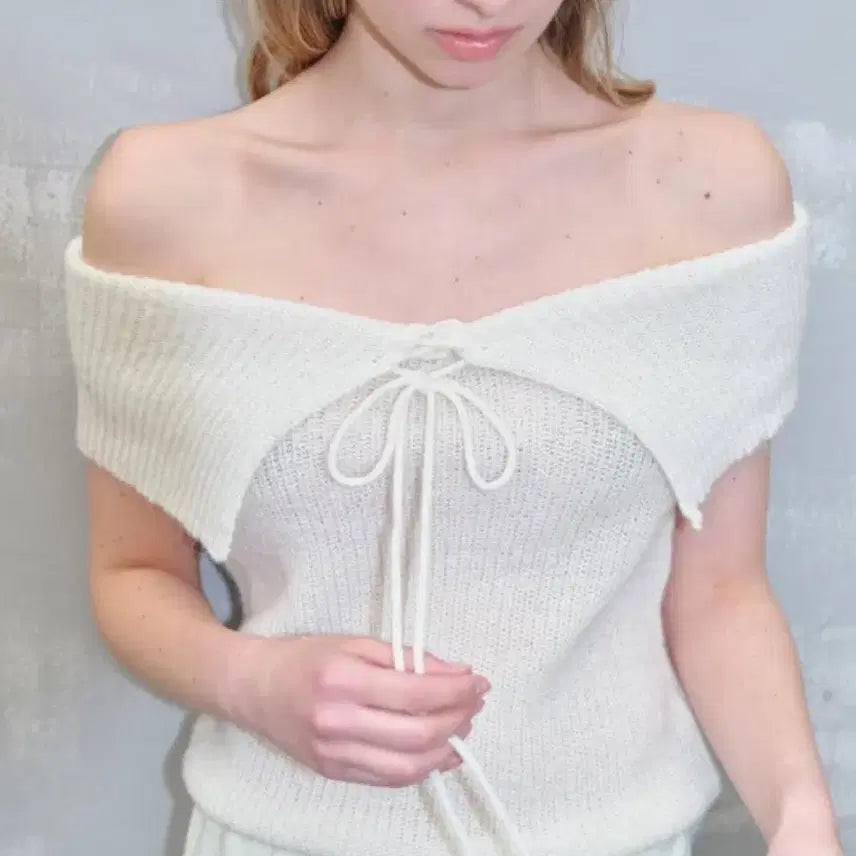 [BUNJANG] Lillycoats Off-Shoulder Blouse / 릴리코츠 오프숄더 블라우스