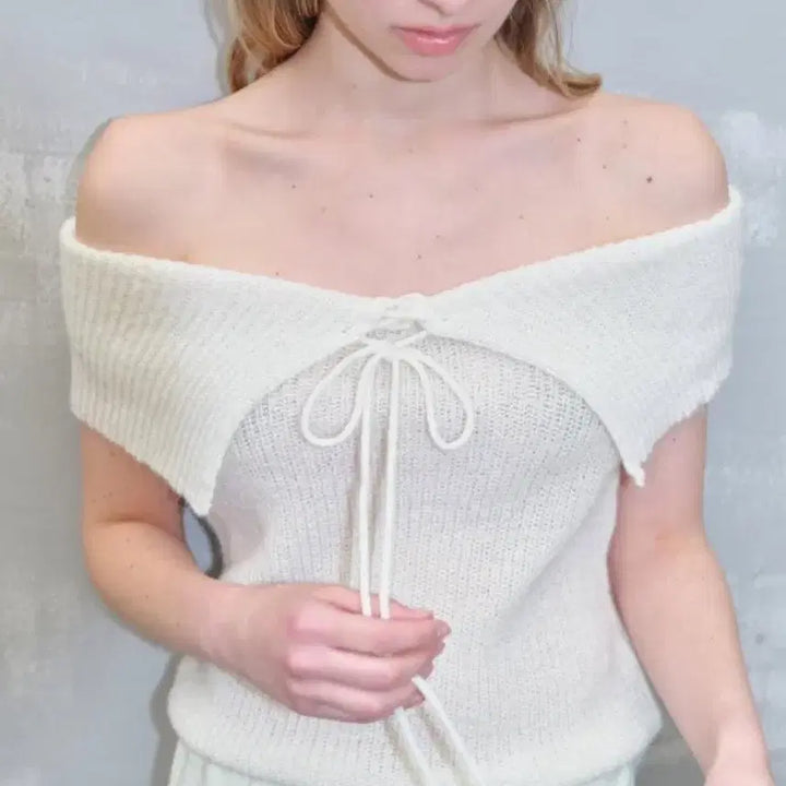 [BUNJANG] Lillycoats Off-Shoulder Blouse / 릴리코츠 오프숄더 블라우스