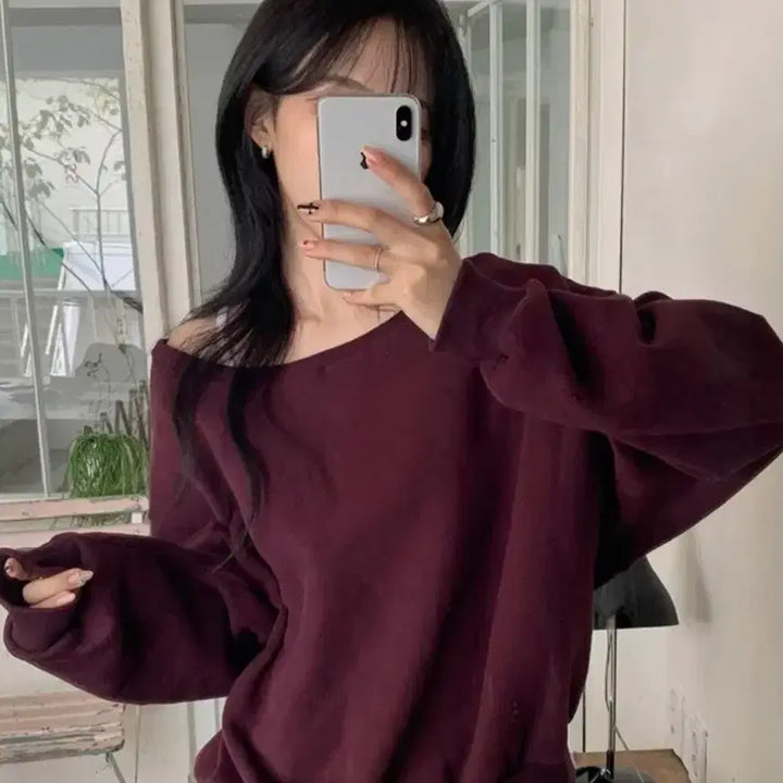 [BUNJANG] Off-Shoulder Fleece Sweatshirt Wine / 오프숄더 기모맨투맨 와인