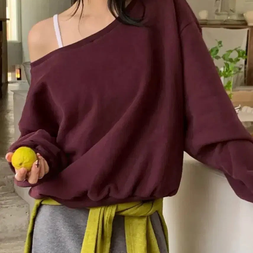 [BUNJANG] Off-Shoulder Fleece Sweatshirt Wine / 오프숄더 기모맨투맨 와인