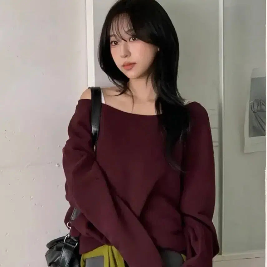 [BUNJANG] Off-Shoulder Fleece Sweatshirt Wine / 오프숄더 기모맨투맨 와인