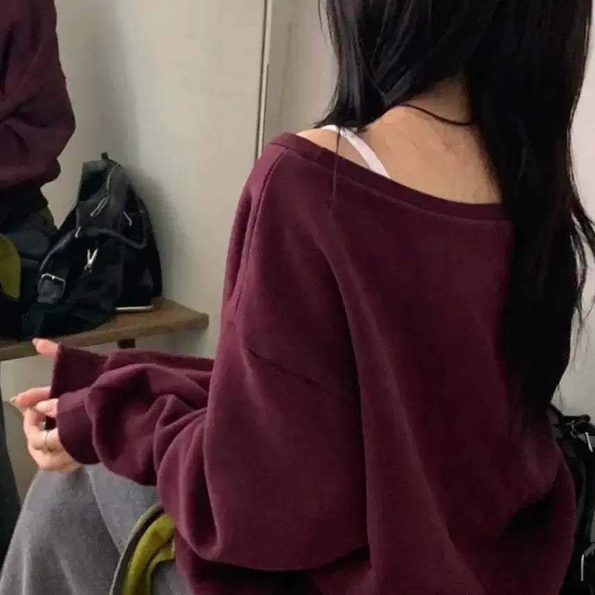[BUNJANG] Off-Shoulder Fleece Sweatshirt Wine / 오프숄더 기모맨투맨 와인