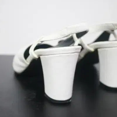 [BUNJANG] PIOLA White Heels (240) - Used / (240) 피올라 PIOLA 화이트 구두 (240) / 중고 신발