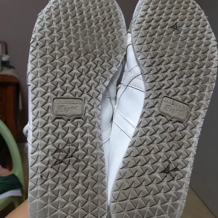 [SOLD OUT] 오니츠카타이거 멕시코66 흰색 스니커즈  275