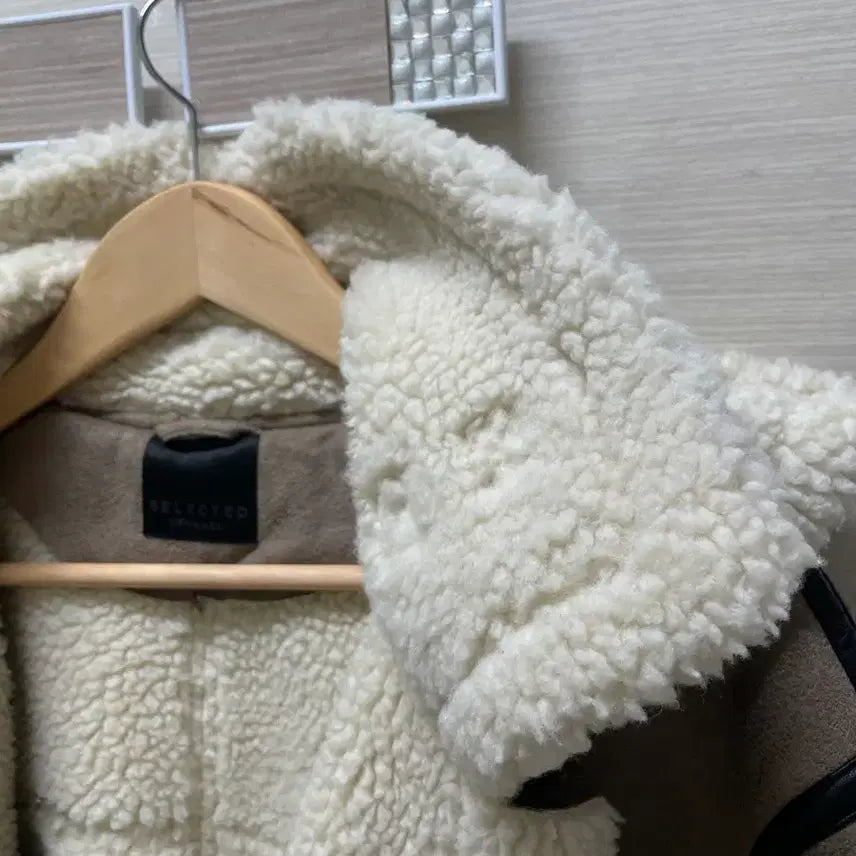 [BUNJANG] Selected Ivory Eco-Mustang Jacket / 무스탕 (셀렉티드) 아이보리 판매합니다.