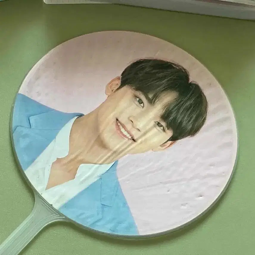 [BUNJANG] SEVENTEEN Mingyu Caratland Uchiwa / 세븐틴 svt민규 캐럿랜드 우치와 양도