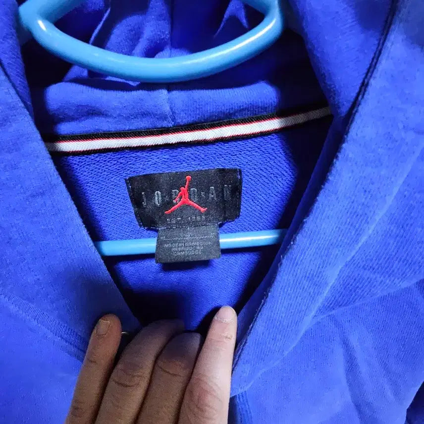 [BUNJANG] Jordan Embroidered Patch Hoodie (Royal Blue) / 조던 자수 패치 후드티(로얄 블루)