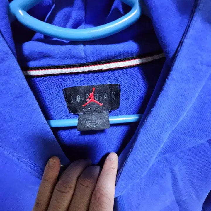 [BUNJANG] Jordan Embroidered Patch Hoodie (Royal Blue) / 조던 자수 패치 후드티(로얄 블루)