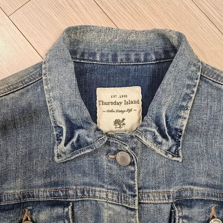 [BUNJANG] Thursday Island Denim Distressed Jacket / 써스데이아일랜드 데님 자켓