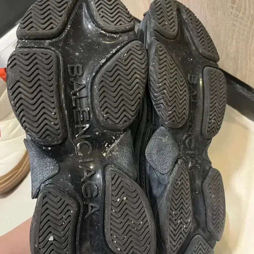 [BUNJANG] Balenciaga Triple S Black Sneakers / 발렌시아가 트리플S 클리어솔 41 블랙