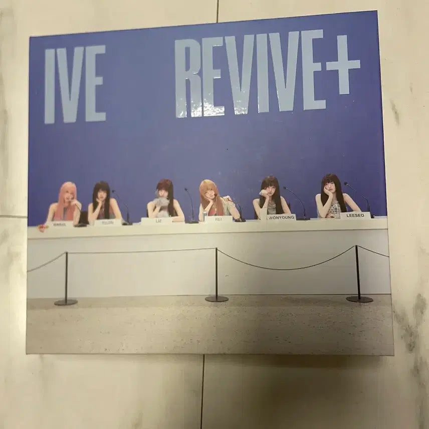 [BUNJANG] IVE (아이브) 2nd Album Reive Unsealed Album / 아이브 2집 리바이브 개봉앨범 스포일러