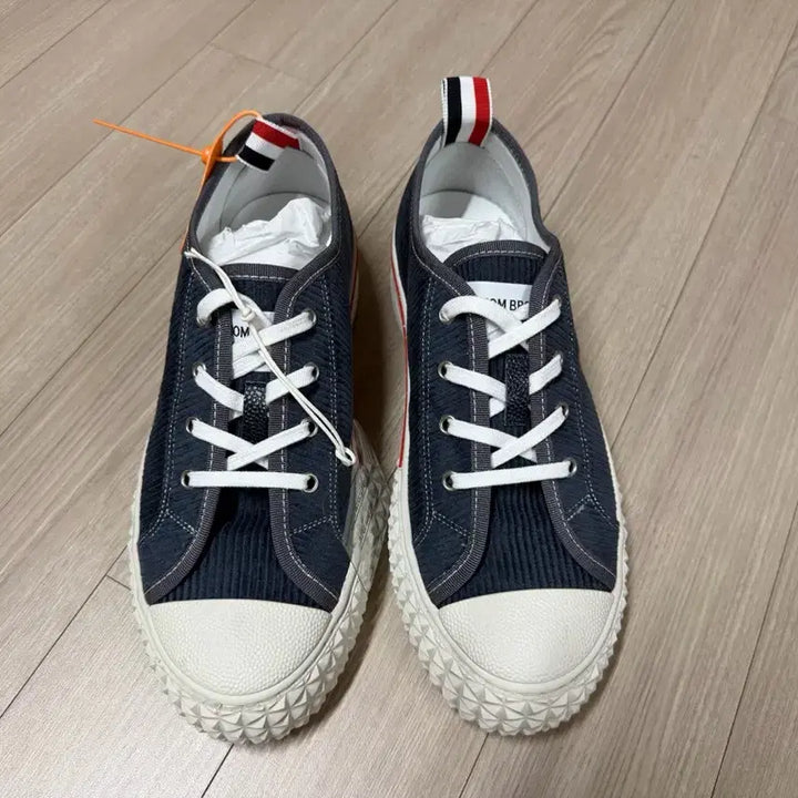 [BUNJANG] Thom Browne RWB Corduroy Sneakers Navy / [급쳐]톰브라운 RWB 솔 코듀로이 스니커즈 네이비
