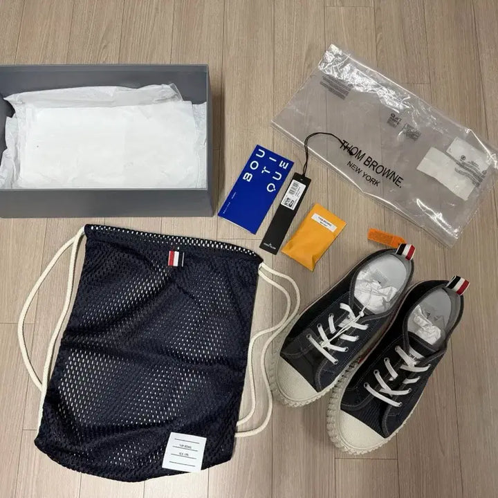 [BUNJANG] Thom Browne RWB Corduroy Sneakers Navy / [급쳐]톰브라운 RWB 솔 코듀로이 스니커즈 네이비