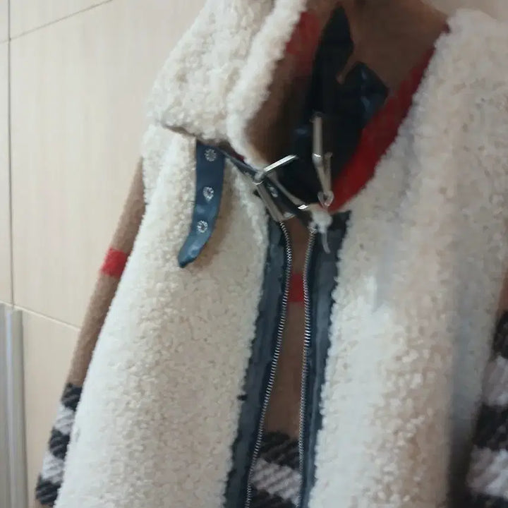 [BUNJANG] Checkered Fleece Lined Sheepskin Jacket (Size M) / 체크 무늬 뽀글이 양털 자켓.M