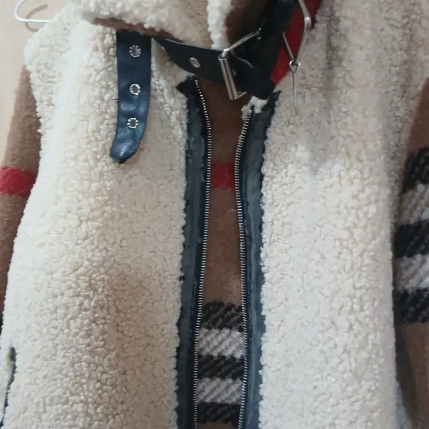 [BUNJANG] Checkered Fleece Lined Sheepskin Jacket (Size M) / 체크 무늬 뽀글이 양털 자켓.M