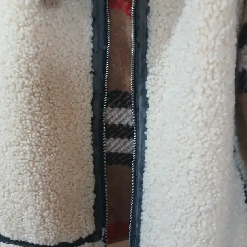 [BUNJANG] Checkered Fleece Lined Sheepskin Jacket (Size M) / 체크 무늬 뽀글이 양털 자켓.M