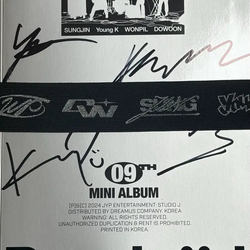 [BUNJANG] DAY6 Band Aid Signed Album / DAY6 Band Aid 데이식스 친필싸인 앨범 도운포카
