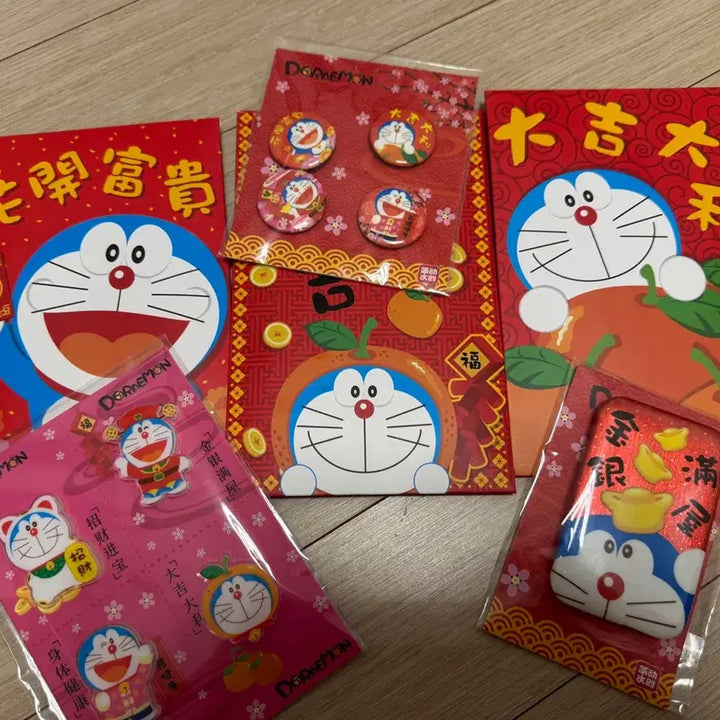 [BUNJANG] Doraemon Lunar New Year Goods Set (Magnet / Can Badge) / 도라에몽 설날 굿즈 세트 (마그넷 /캔 뱃지)