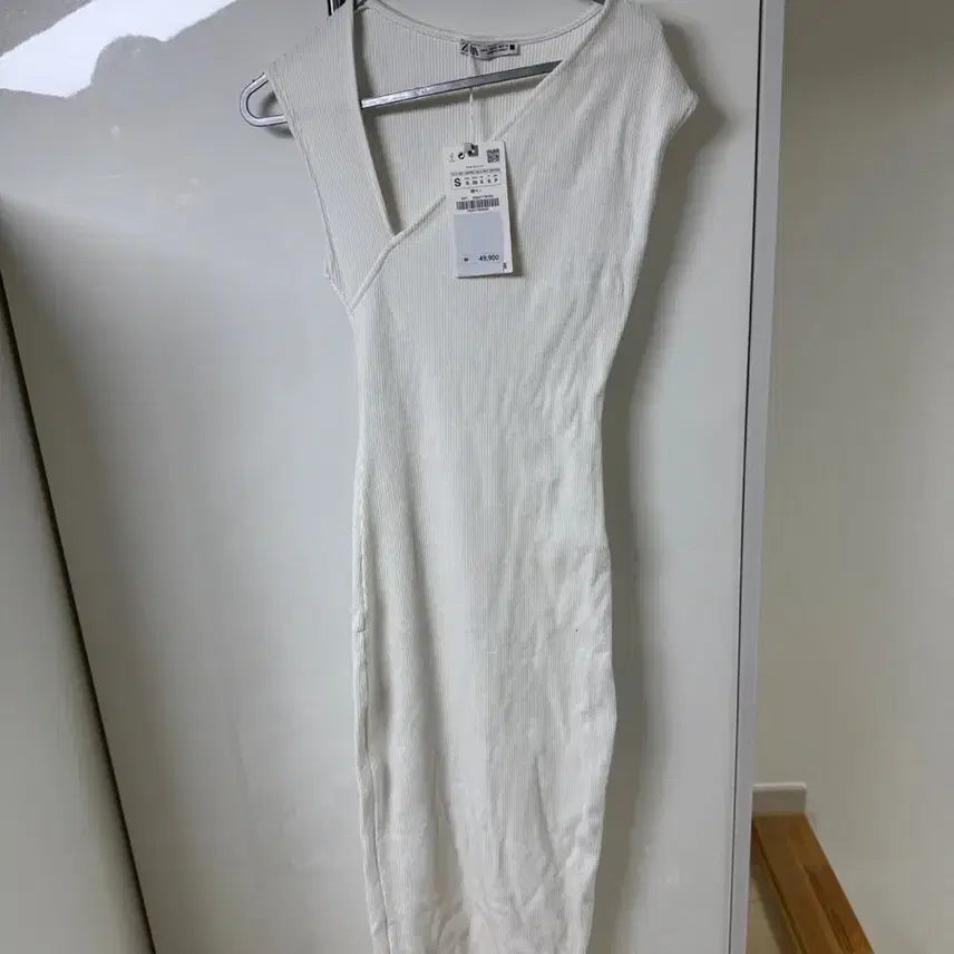 [BUNJANG] Unbalanced Neck Dress (New) - S Size / 언발란스 네크 원피스(새상품)/s