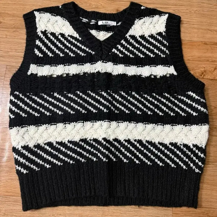 [BUNJANG] LAP Cable Knit Vest / LAP 랩 꽈배기 니트 조끼 블랙/화이트 free 여성니트조끼 베스트